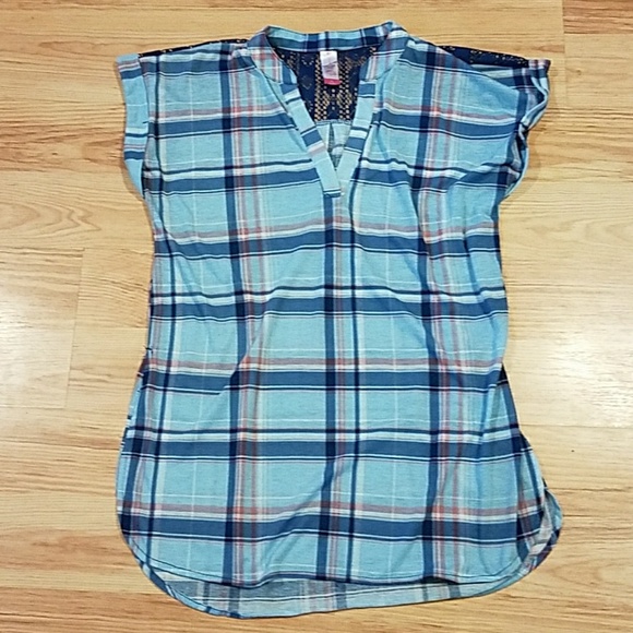 Spring Plaid V-Neck Tunic w/ Shoulder Lace - Picture 2 of 6